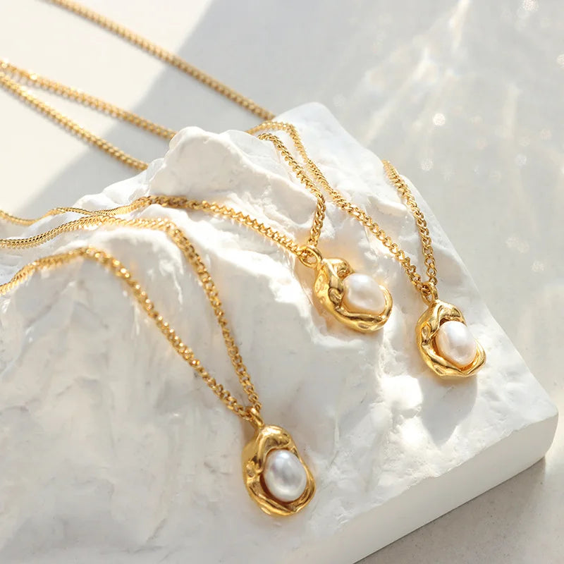 Natural Fresh Pearl Irregular Pendant Necklace