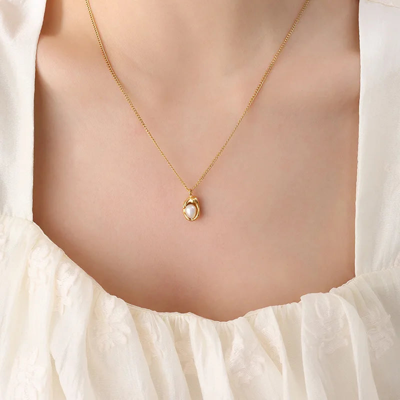 Natural Fresh Pearl Irregular Pendant Necklace