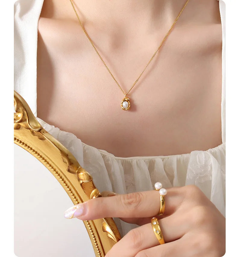 Natural Fresh Pearl Irregular Pendant Necklace