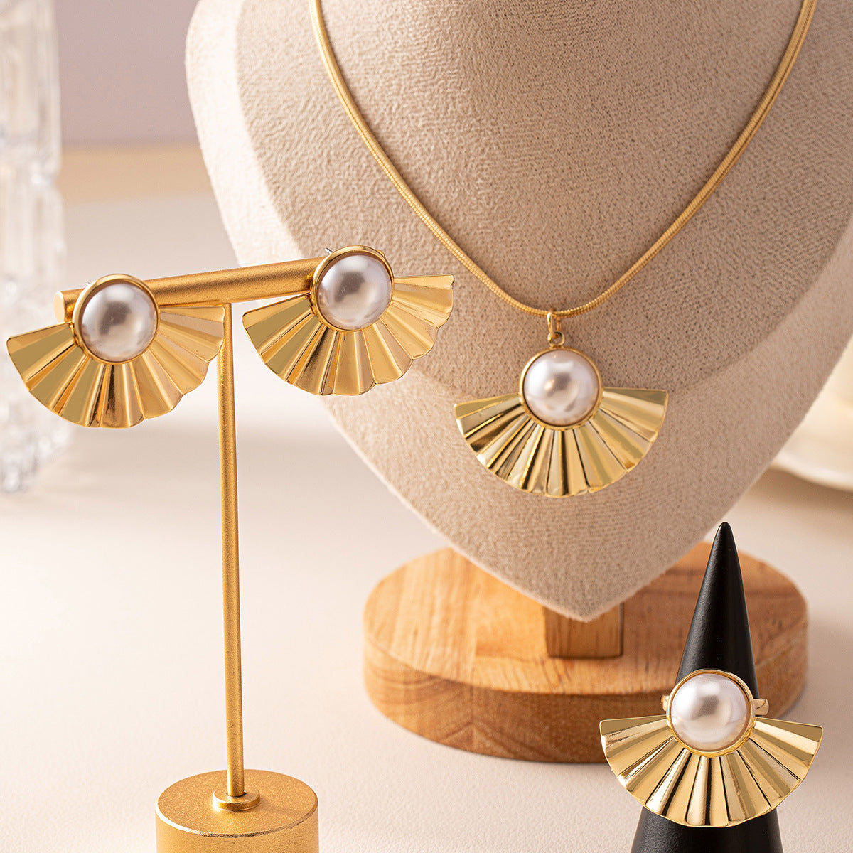 Folding Fan Design with Artificial Pearls