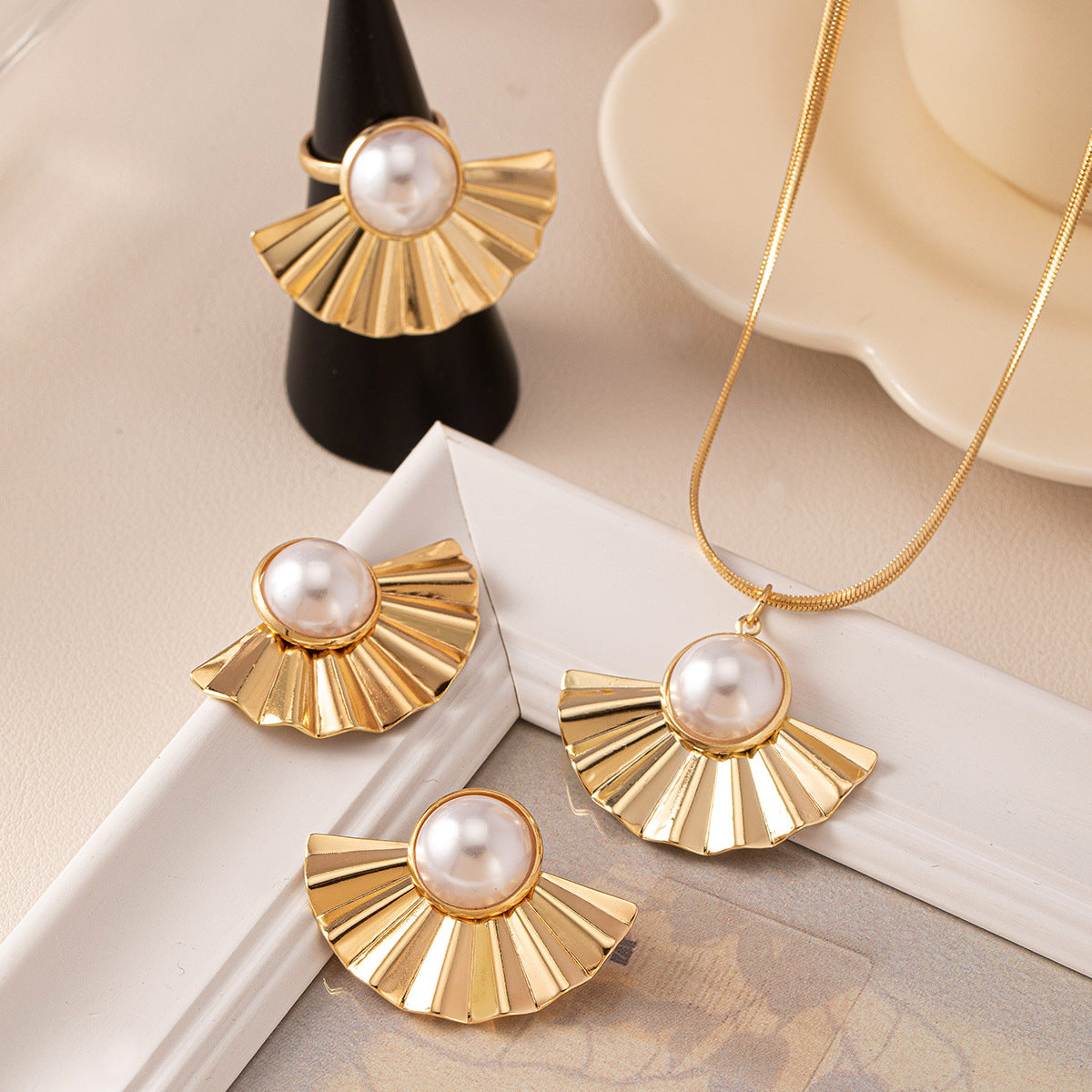 Folding Fan Design with Artificial Pearls
