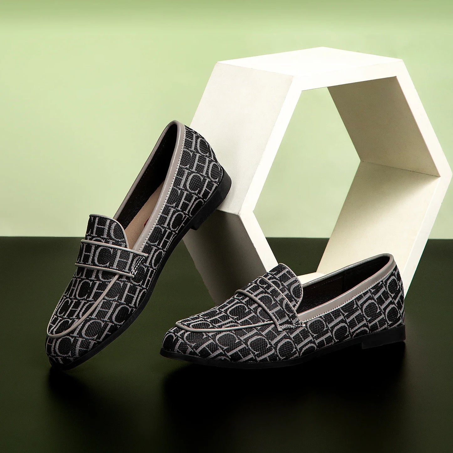 CHCH Women’s Classic Retro Loafers