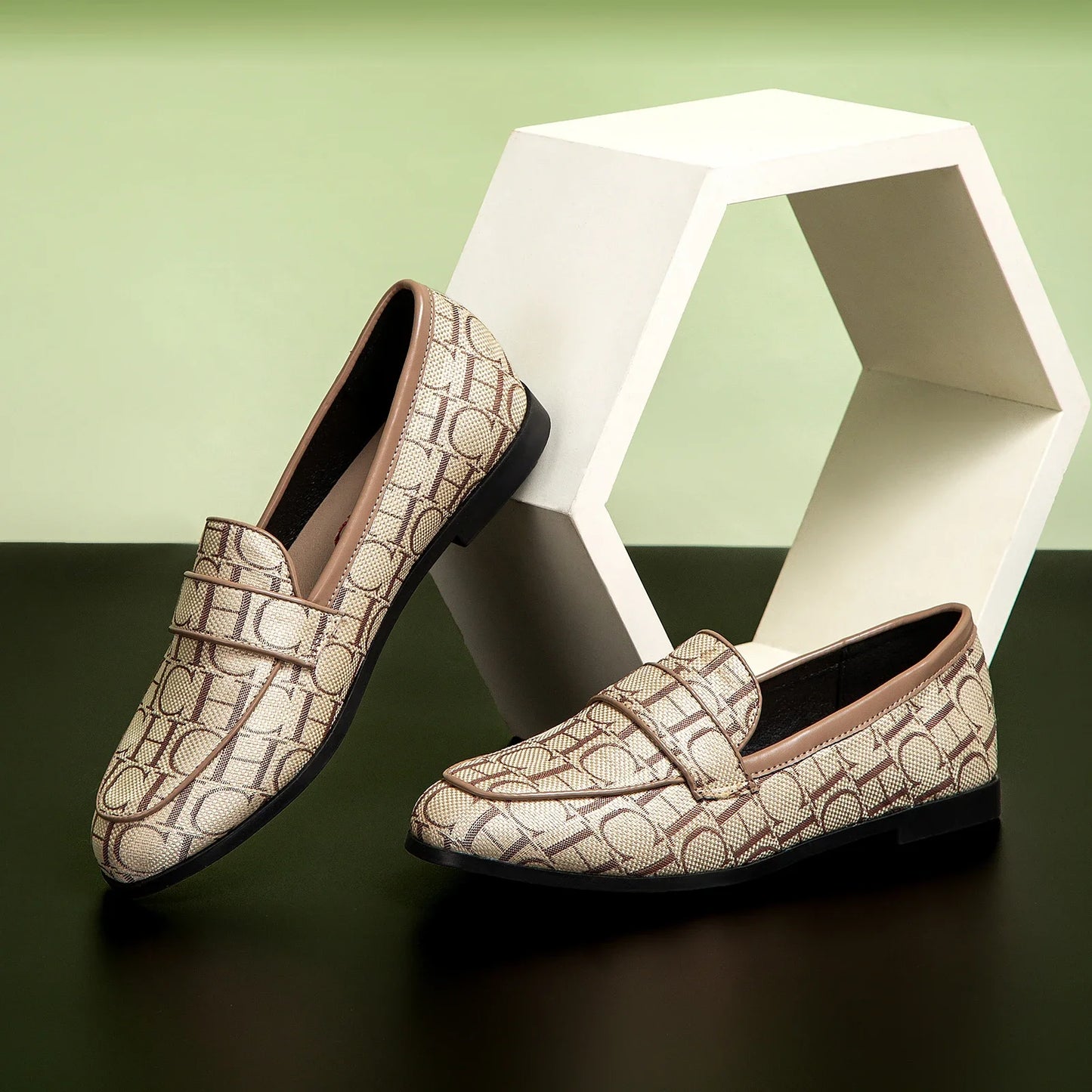 CHCH Women’s Classic Retro Loafers