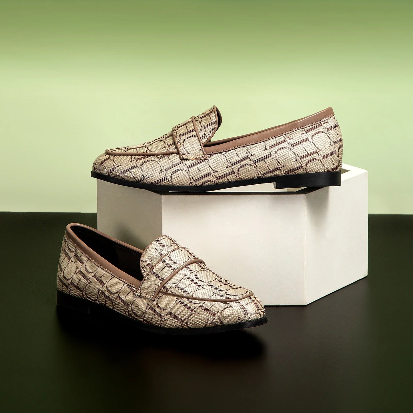 CHCH Women’s Classic Retro Loafers