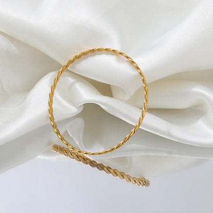 stunning knit bracelet