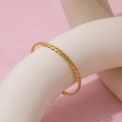 stunning knit bracelet
