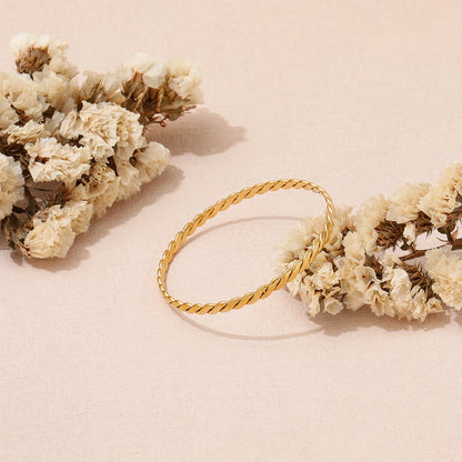 stunning knit bracelet
