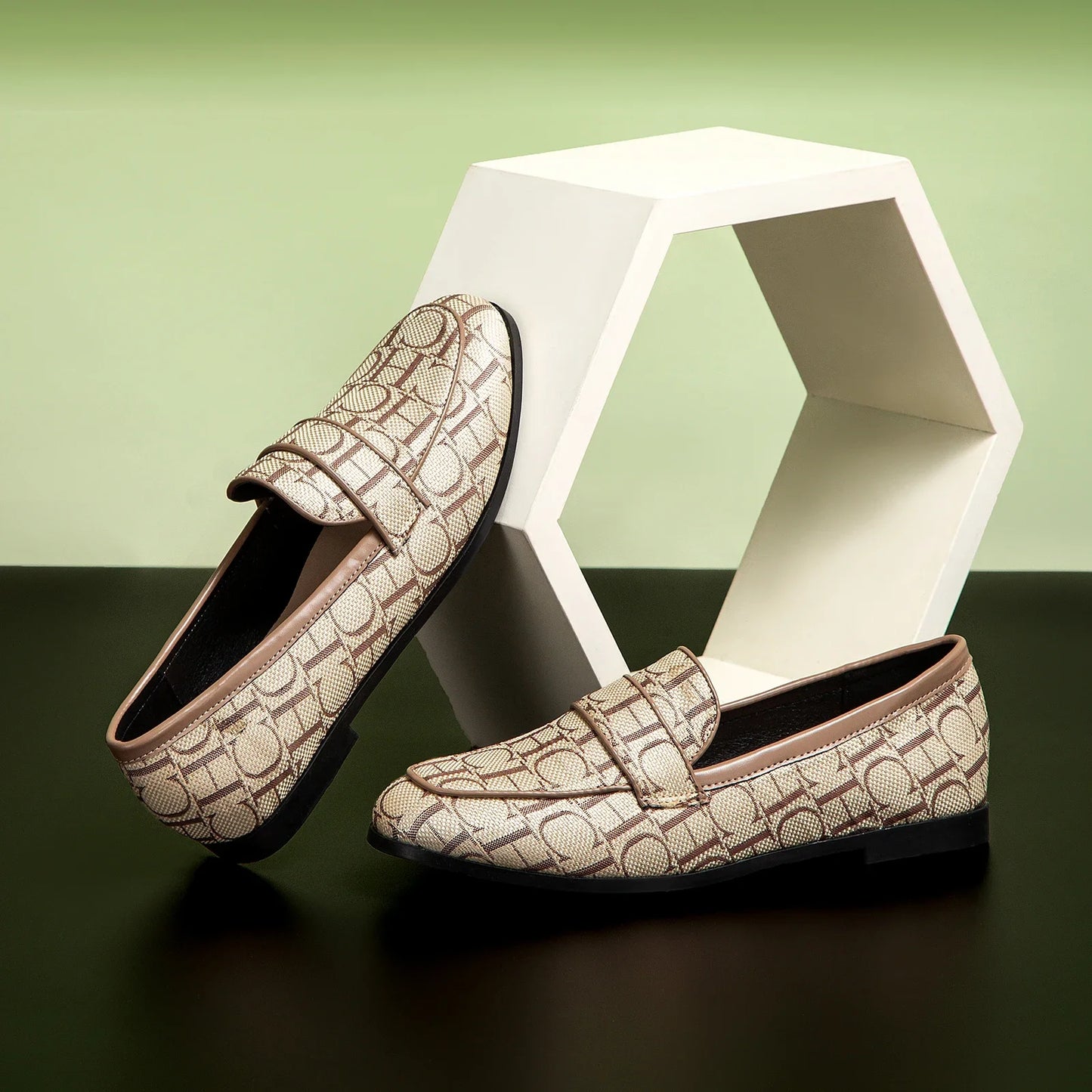CHCH Women’s Classic Retro Loafers